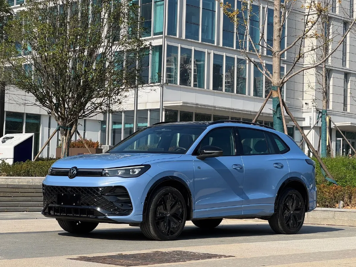 2024 Volkswagen Tiguan L 2.0T 220HP L4 7DCT,autocango,china used car exporter,china ev exporter,chinese used car exporter,chinese used ev exporter