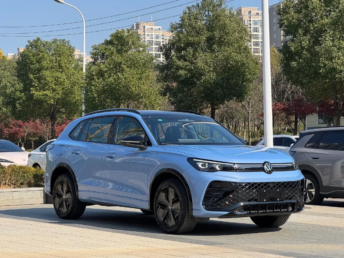 2024 Volkswagen Tiguan L 2.0T 220HP L4 7DCT,autocango,china used car exporter,china ev exporter,chinese used car exporter,chinese used ev exporter