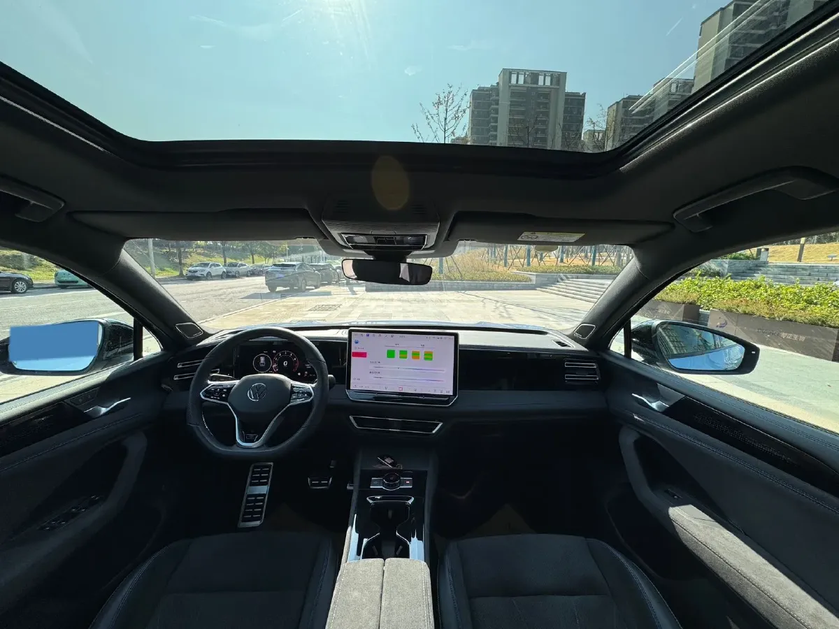 2024 Volkswagen Tiguan L 2.0T 220HP L4 7DCT,autocango,china used car exporter,china ev exporter,chinese used car exporter,chinese used ev exporter