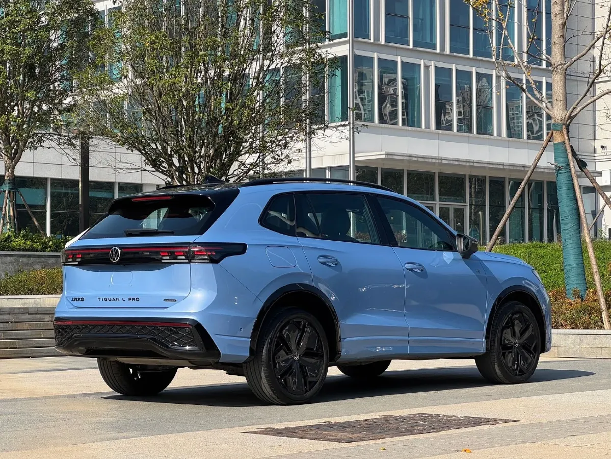 2024 Volkswagen Tiguan L 2.0T 220HP L4 7DCT,autocango,china used car exporter,china ev exporter,chinese used car exporter,chinese used ev exporter