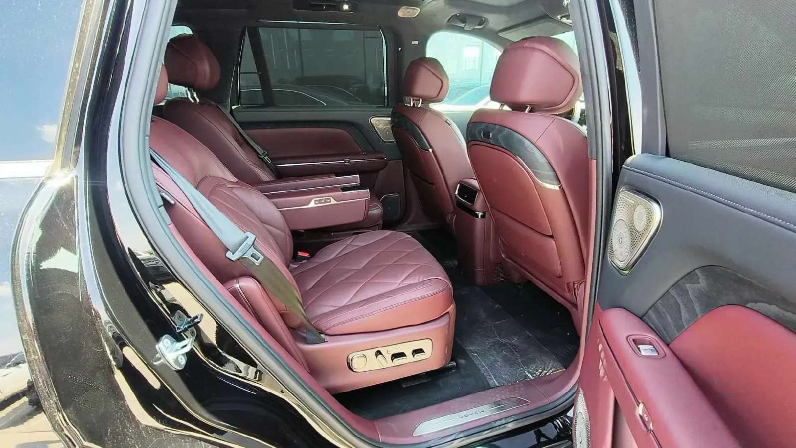 2026 Voyah TaiShan 1.5T 150HP L4 PHEV,autocango,china used car exporter,china ev exporter,chinese used car exporter,chinese used ev exporter