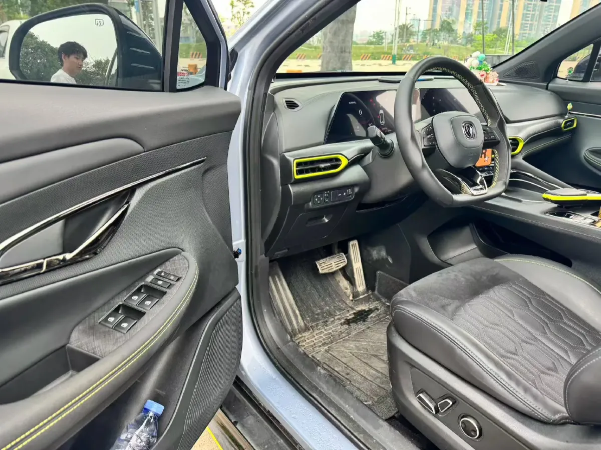 2021 ChangAn UNI-T 1.5T 180HP L4 7DCT,autocango,china used car exporter,china ev exporter,chinese used car exporter,chinese used ev exporter