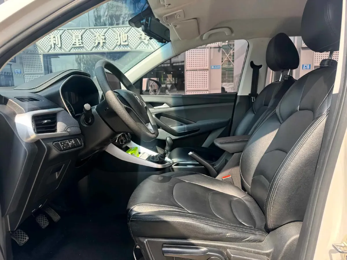 2018 BaoJun 530 1.5T 150HP L4 6MT,autocango,china used car exporter,china ev exporter,chinese used car exporter,chinese used ev exporter