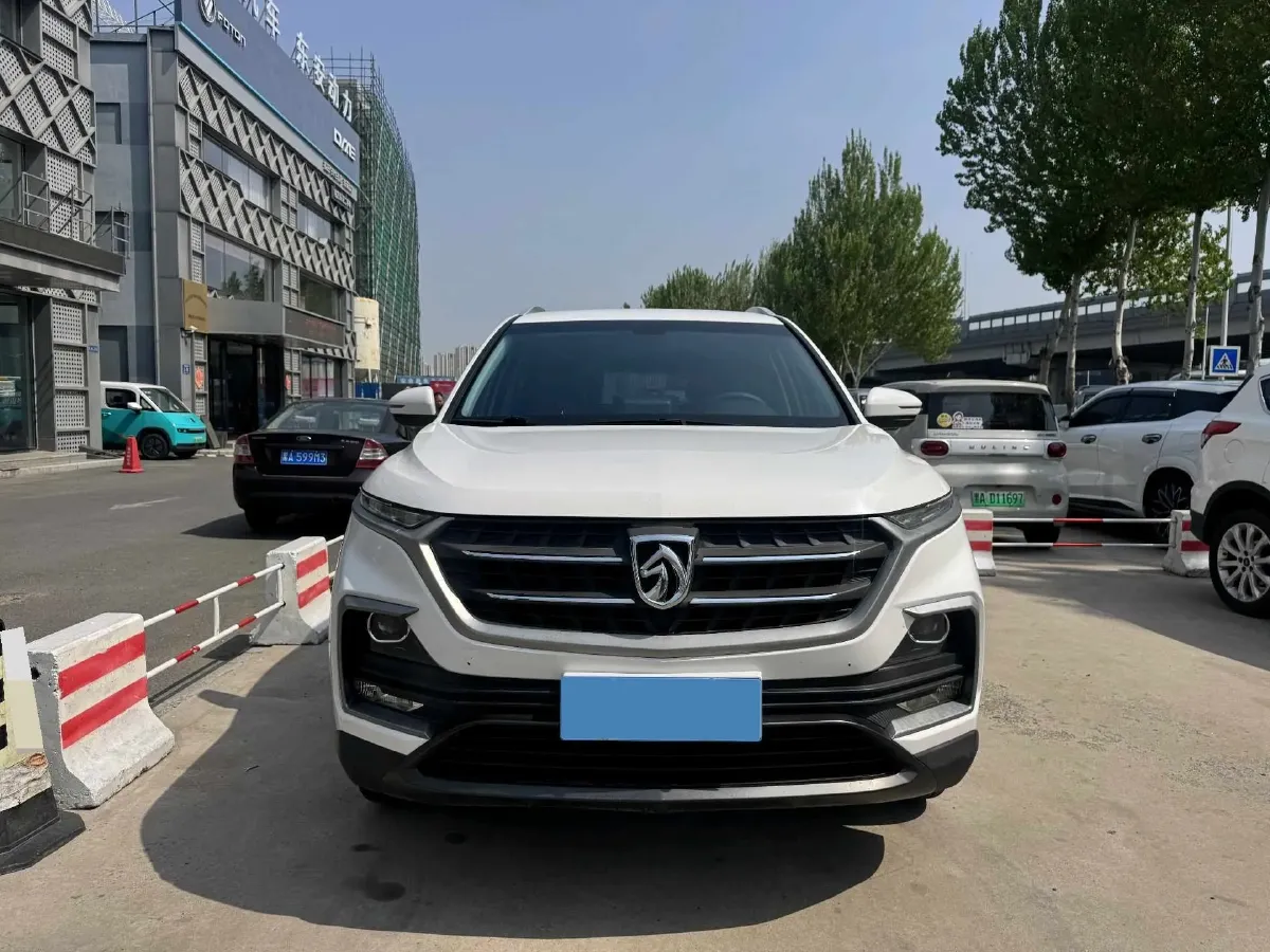 2018 BaoJun 530 1.5T 150HP L4 6MT,autocango,china used car exporter,china ev exporter,chinese used car exporter,chinese used ev exporter