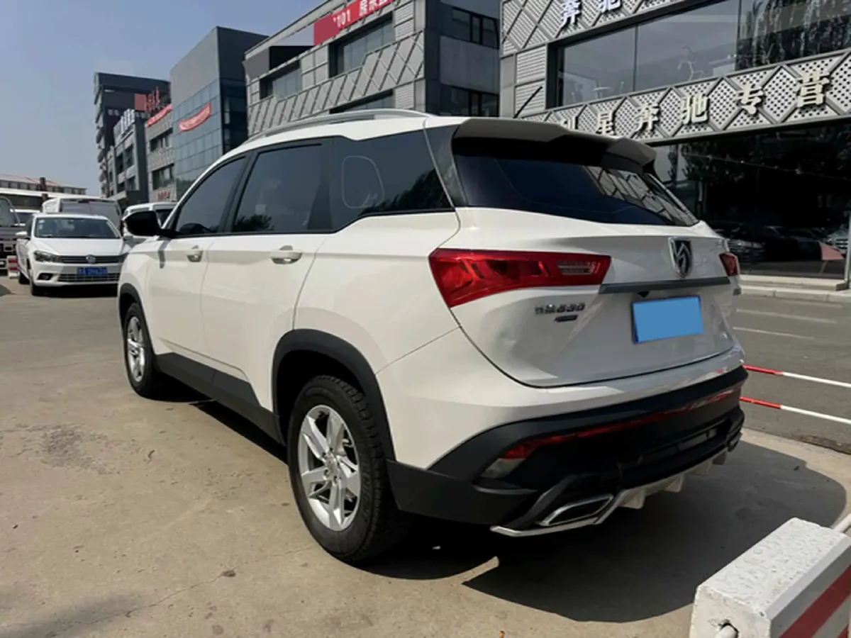 2018 BaoJun 530 1.5T 150HP L4 6MT,autocango,china used car exporter,china ev exporter,chinese used car exporter,chinese used ev exporter