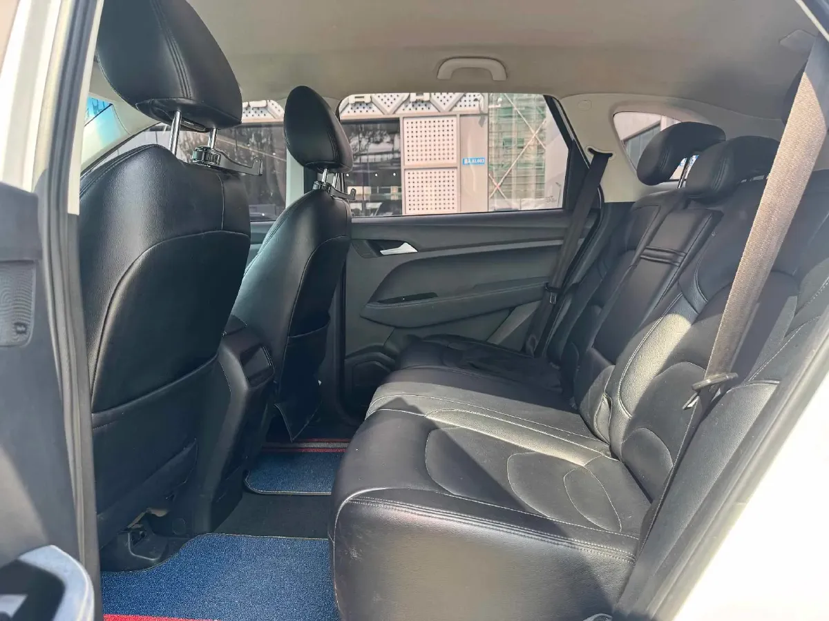 2018 BaoJun 530 1.5T 150HP L4 6MT,autocango,china used car exporter,china ev exporter,chinese used car exporter,chinese used ev exporter