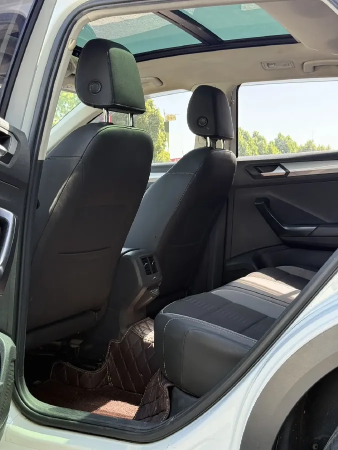 2020 Volkswagen T-Roc 1.4T 131HP L4 7DCT,autocango,china used car exporter,china ev exporter,chinese used car exporter,chinese used ev exporter