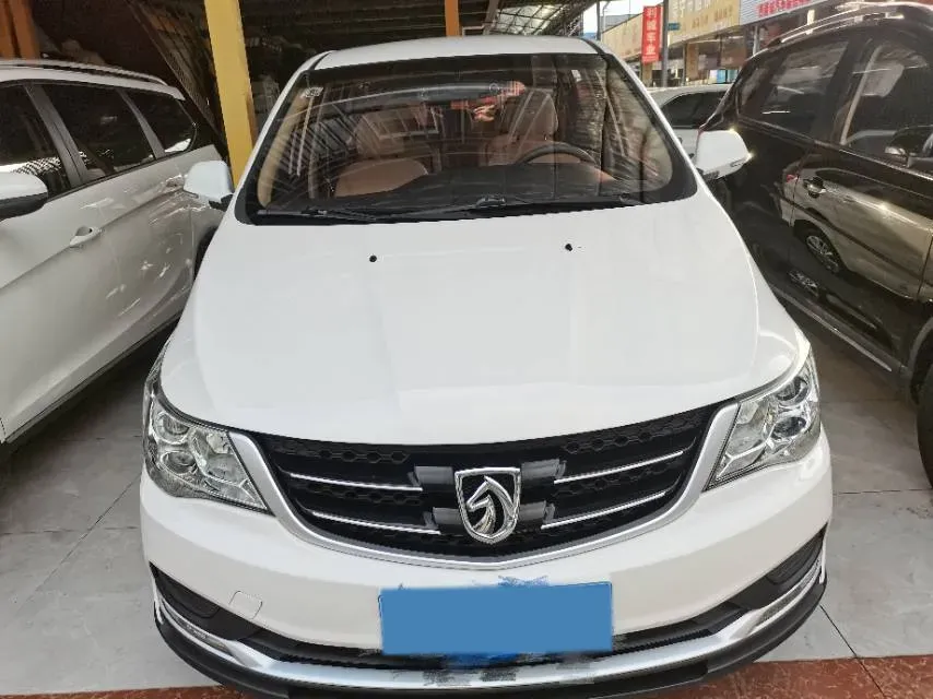 2016 BaoJun 730 1.5L 112HP L4 5MT,autocango,china used car exporter,china ev exporter,chinese used car exporter,chinese used ev exporter