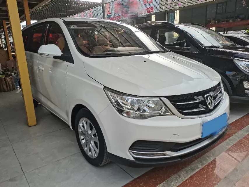 2016 BaoJun 730 1.5L 112HP L4 5MT,autocango,china used car exporter,china ev exporter,chinese used car exporter,chinese used ev exporter