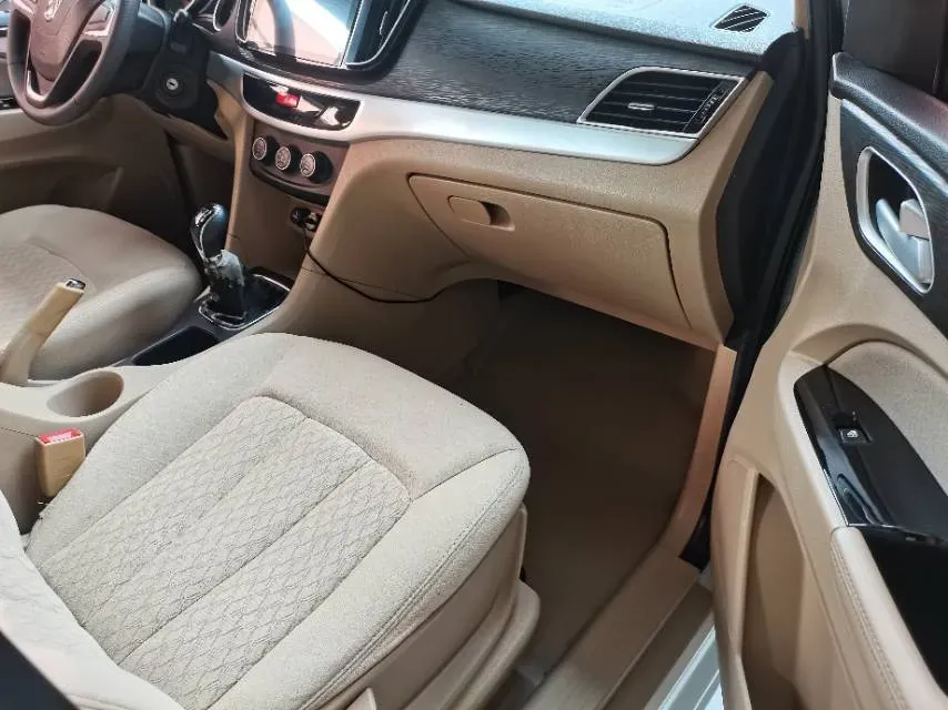 2016 BaoJun 730 1.5L 112HP L4 5MT,autocango,china used car exporter,china ev exporter,chinese used car exporter,chinese used ev exporter