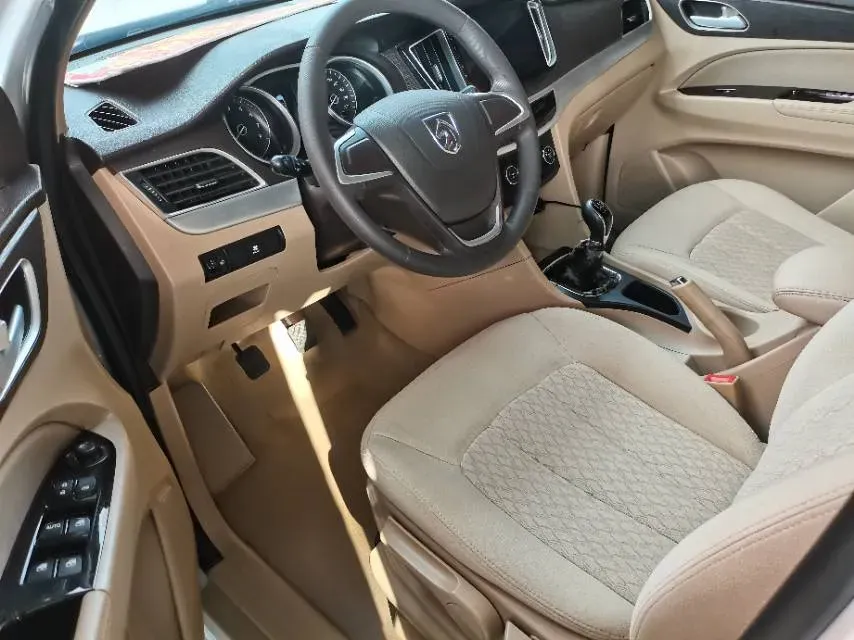 2016 BaoJun 730 1.5L 112HP L4 5MT,autocango,china used car exporter,china ev exporter,chinese used car exporter,chinese used ev exporter