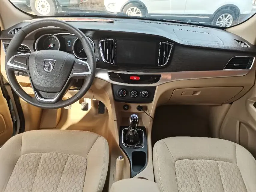 2016 BaoJun 730 1.5L 112HP L4 5MT,autocango,china used car exporter,china ev exporter,chinese used car exporter,chinese used ev exporter