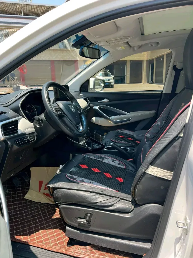 2018 BaoJun 530 1.5T 150HP L4 6MT,autocango,china used car exporter,china ev exporter,chinese used car exporter,chinese used ev exporter