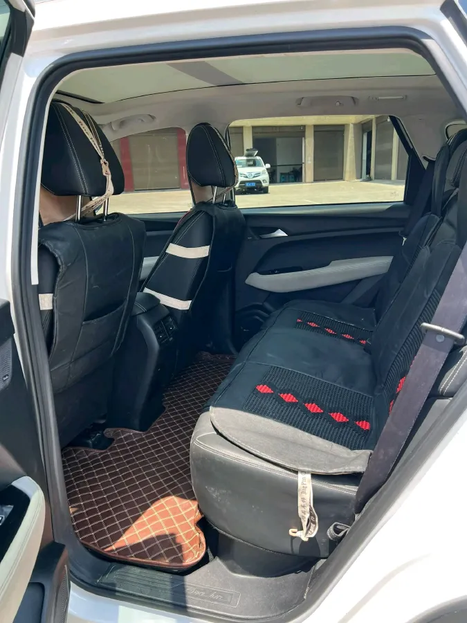 2018 BaoJun 530 1.5T 150HP L4 6MT,autocango,china used car exporter,china ev exporter,chinese used car exporter,chinese used ev exporter