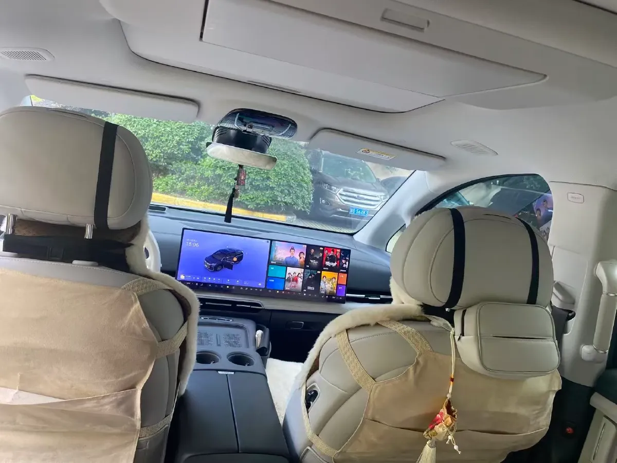 2025 Voyah Dream 1.5T 150HP L4 PHEV 41.7KWH,autocango,china used car exporter,china ev exporter,chinese used car exporter,chinese used ev exporter