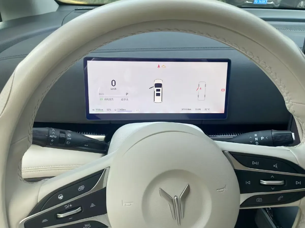 2025 Voyah Dream 1.5T 150HP L4 PHEV 41.7KWH,autocango,china used car exporter,china ev exporter,chinese used car exporter,chinese used ev exporter