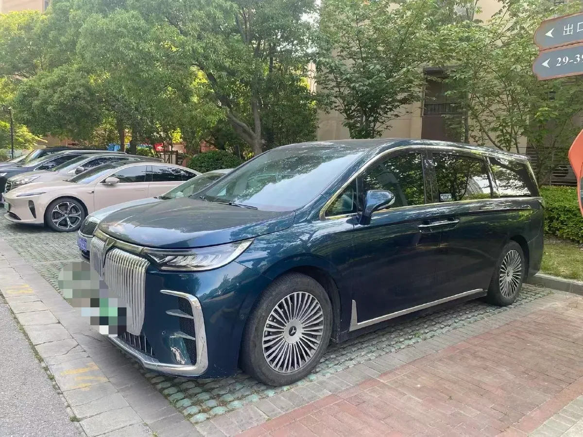 2025 Voyah Dream 1.5T 150HP L4 PHEV 41.7KWH,autocango,china used car exporter,china ev exporter,chinese used car exporter,chinese used ev exporter