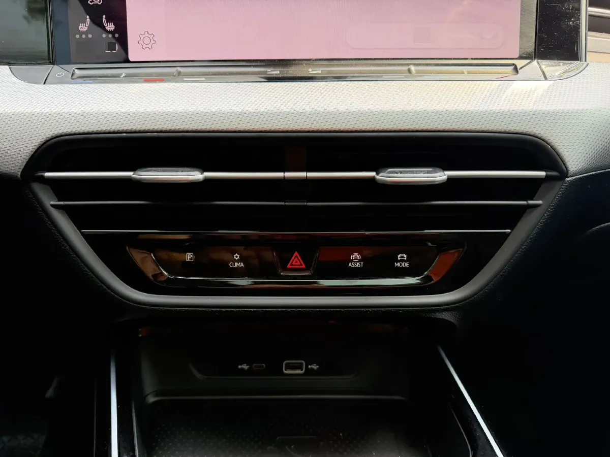 2023 Volkswagen Lamando 1.4T 150HP L4 7DCT,autocango,china used car exporter,china ev exporter,chinese used car exporter,chinese used ev exporter