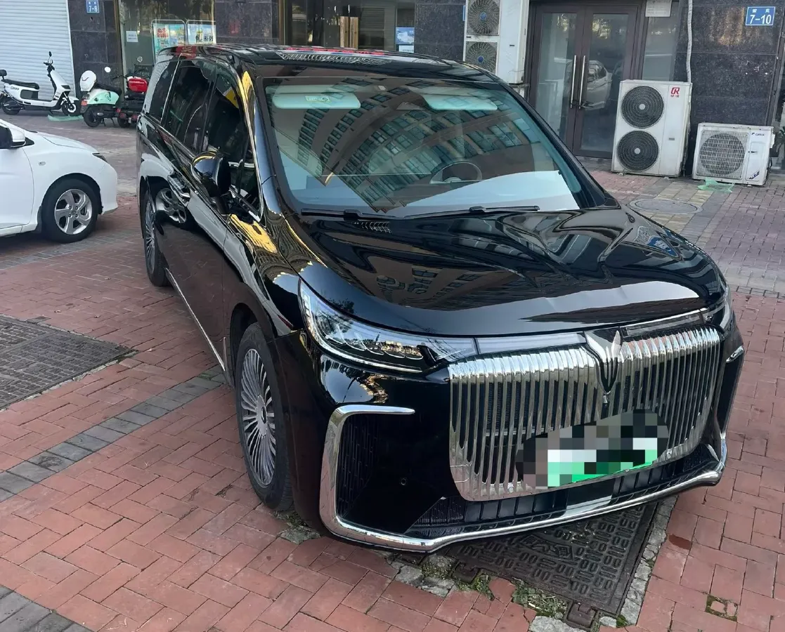 2025 Voyah Dream 1.5T 150HP L4 PHEV 41.7KWH,autocango,china used car exporter,china ev exporter,chinese used car exporter,chinese used ev exporter