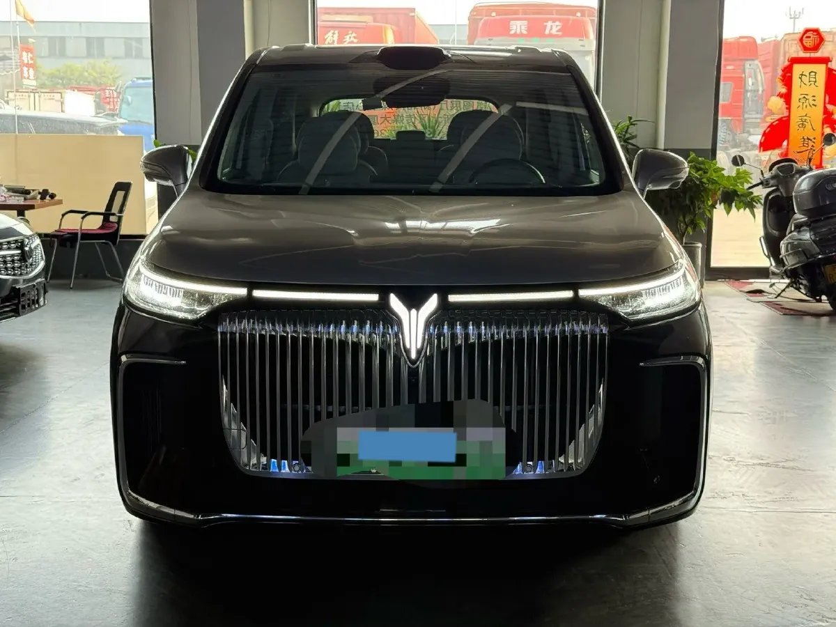 2025 Voyah Dream 1.5T 150HP L4 PHEV 41.7KWH,autocango,china used car exporter,china ev exporter,chinese used car exporter,chinese used ev exporter