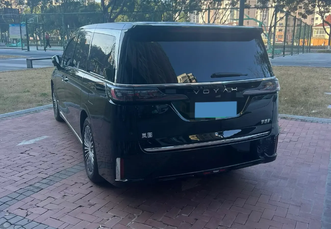 2025 Voyah Dream 1.5T 150HP L4 PHEV 41.7KWH,autocango,china used car exporter,china ev exporter,chinese used car exporter,chinese used ev exporter