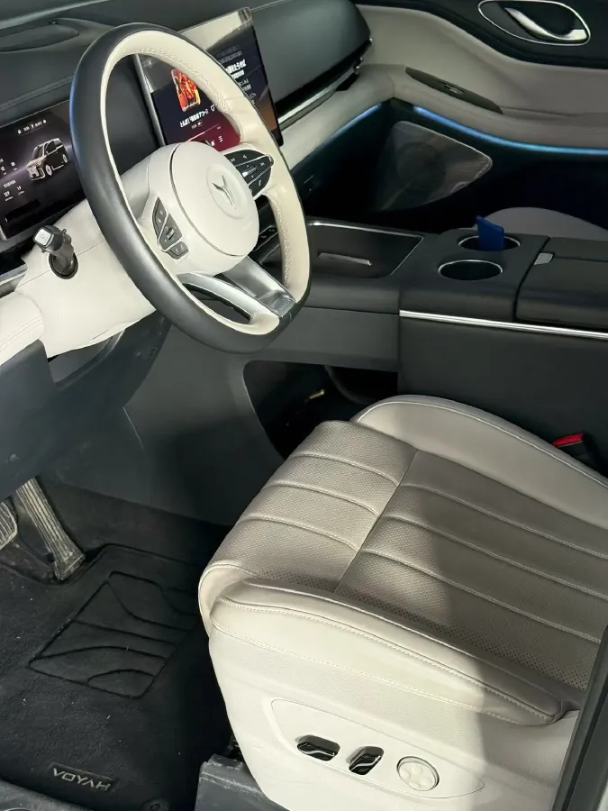 2025 Voyah Dream 1.5T 150HP L4 PHEV 41.7KWH,autocango,china used car exporter,china ev exporter,chinese used car exporter,chinese used ev exporter