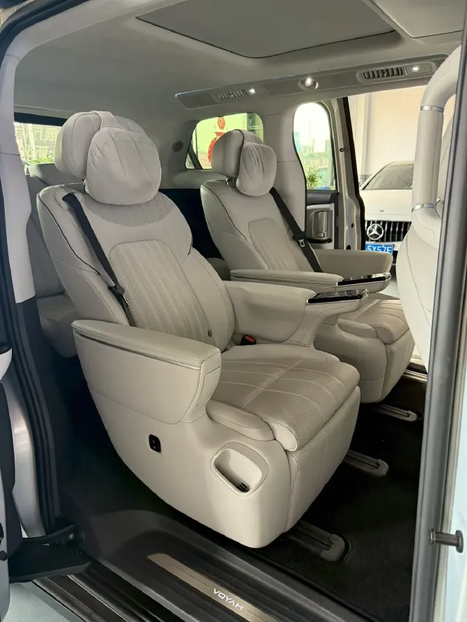 2025 Voyah Dream 1.5T 150HP L4 PHEV 41.7KWH,autocango,china used car exporter,china ev exporter,chinese used car exporter,chinese used ev exporter