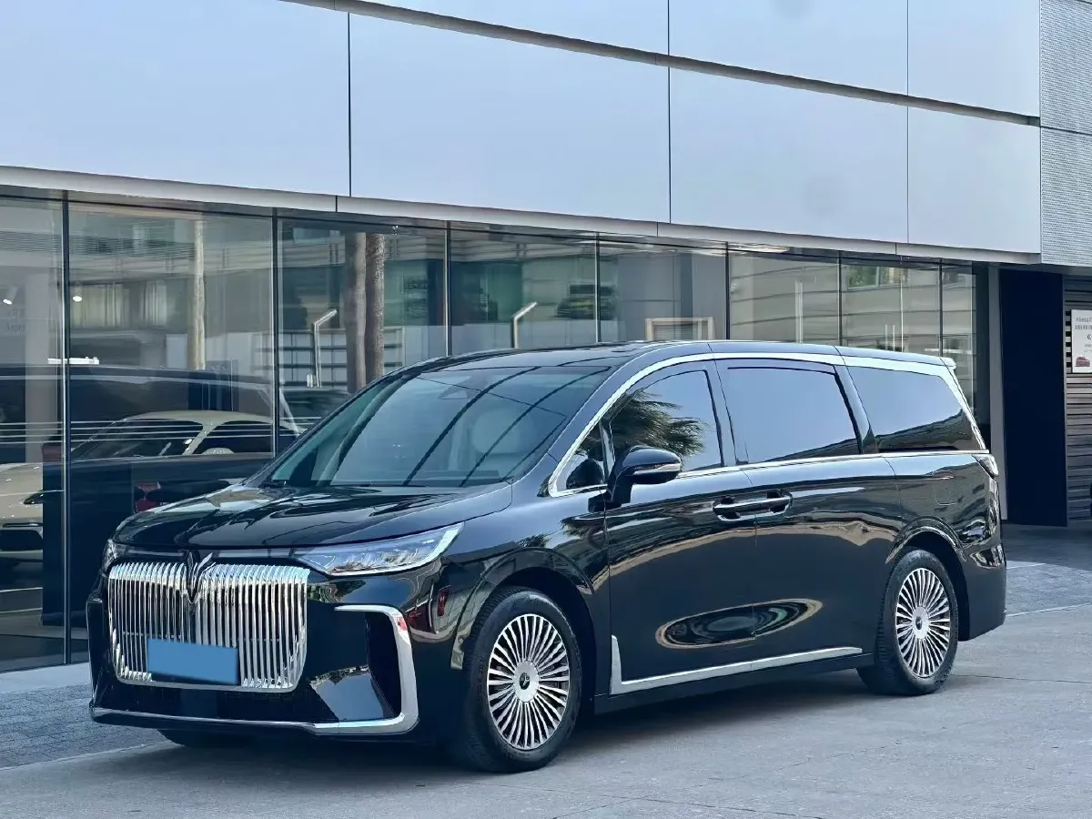 2025 Voyah Dream 1.5T 150HP L4 PHEV 41.7KWH,autocango,china used car exporter,china ev exporter,chinese used car exporter,chinese used ev exporter