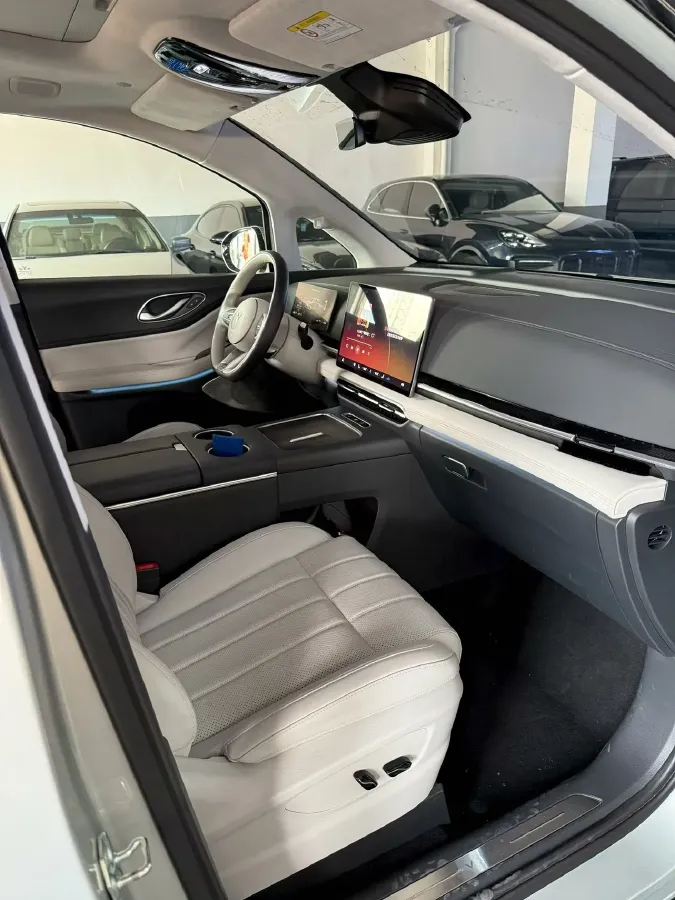 2025 Voyah Dream 1.5T 150HP L4 PHEV 41.7KWH,autocango,china used car exporter,china ev exporter,chinese used car exporter,chinese used ev exporter