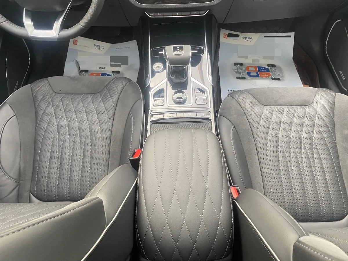 2022 HongQi HS5 2.0T 224HP L4 6AT,autocango,china used car exporter,china ev exporter,chinese used car exporter,chinese used ev exporter