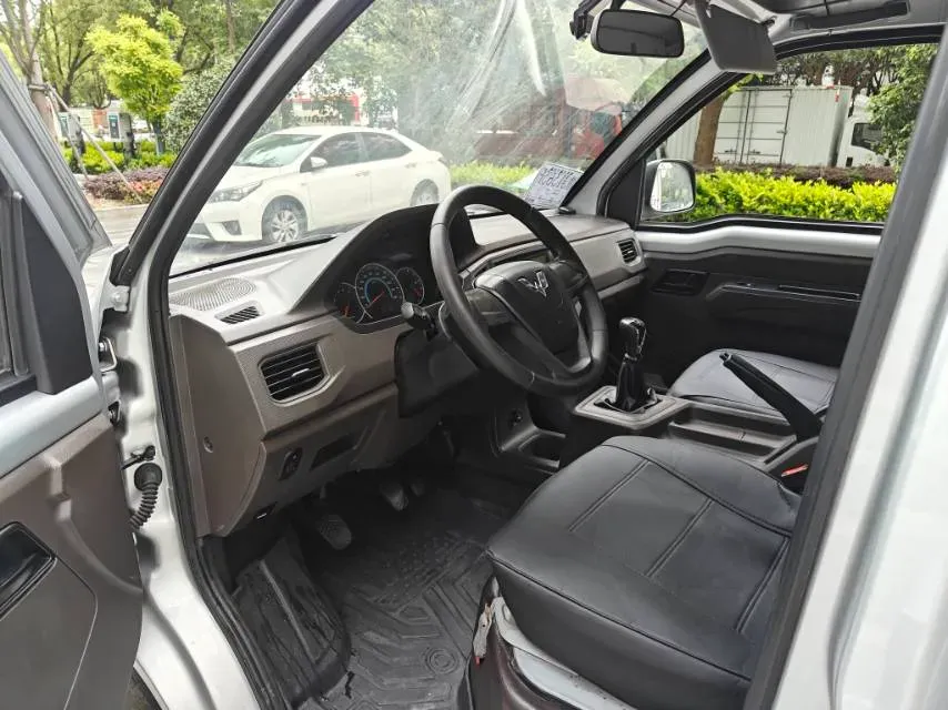 2022 WuLing RongGuang New Truck 1.8L 125HP L4 5MT,autocango,china used car exporter,china ev exporter,chinese used car exporter,chinese used ev exporter
