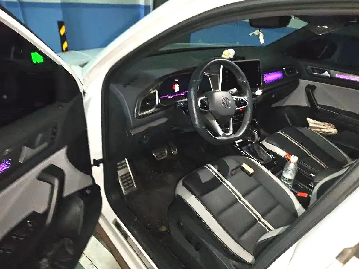 2023 Volkswagen T-Roc 1.5T 160HP L4 7DCT,autocango,china used car exporter,china ev exporter,chinese used car exporter,chinese used ev exporter