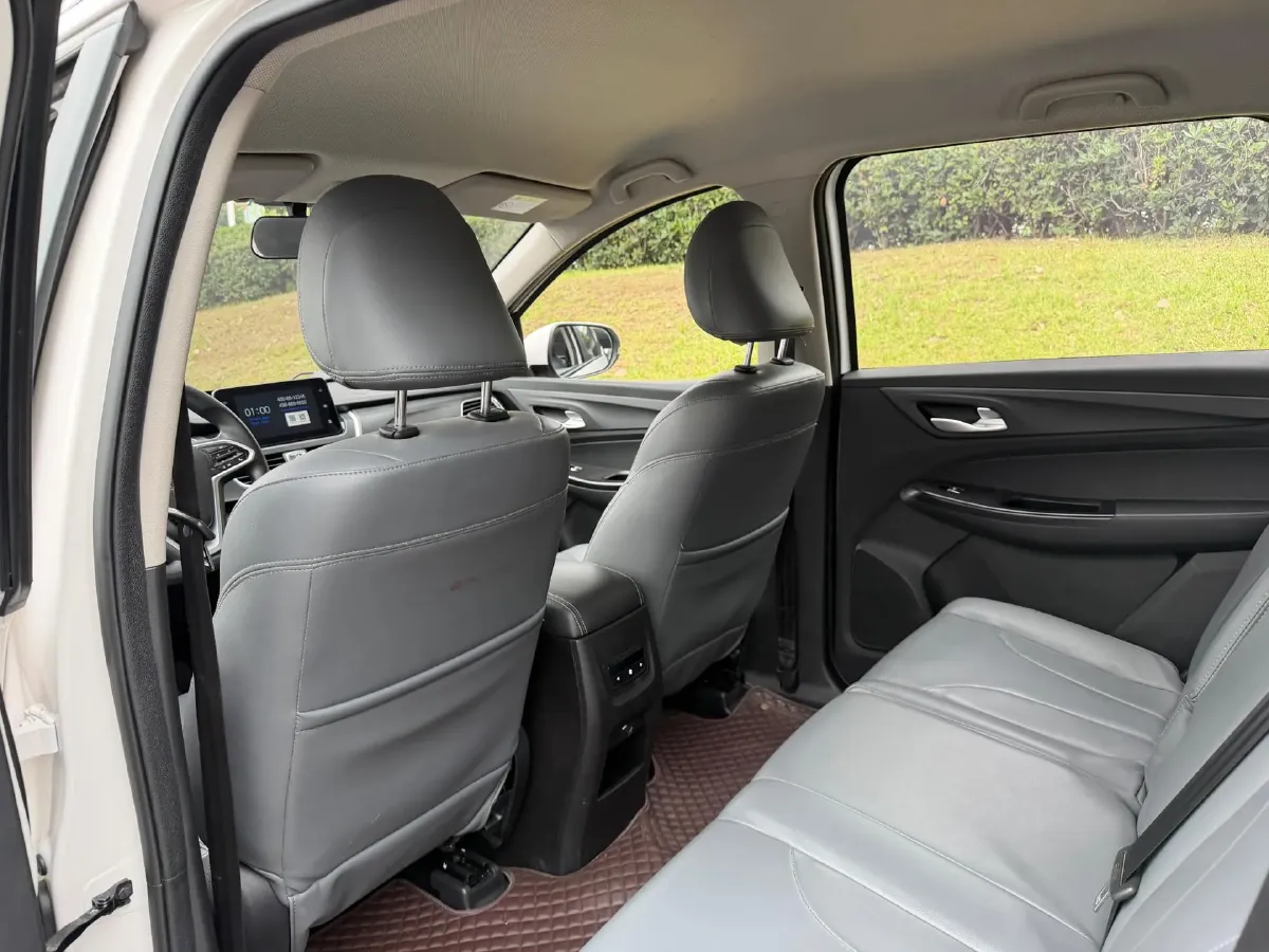 2021 BaoJun 730 1.5T 147HP L4 CVT,autocango,china used car exporter,china ev exporter,chinese used car exporter,chinese used ev exporter