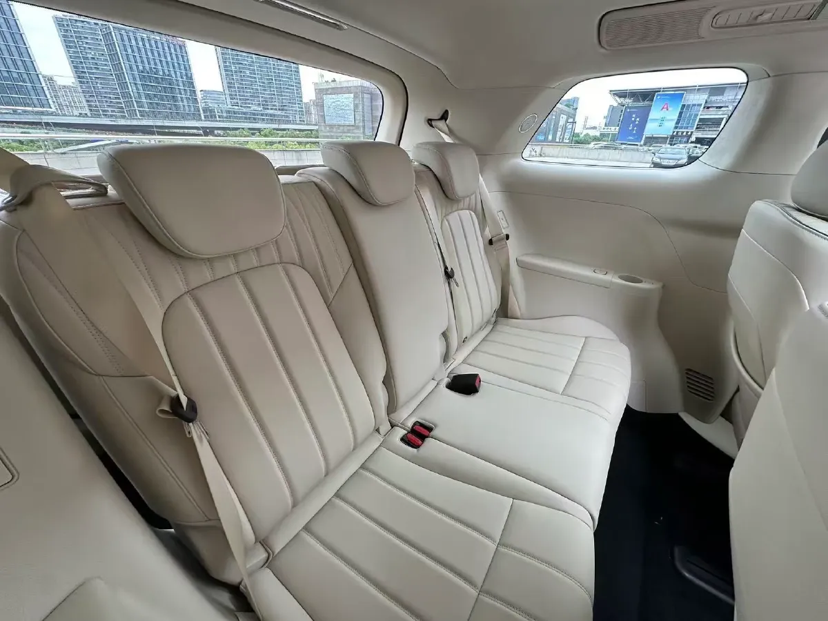 2024 Voyah Dream 1.5T 150HP L4 PHEV 43KWH,autocango,china used car exporter,china ev exporter,chinese used car exporter,chinese used ev exporter
