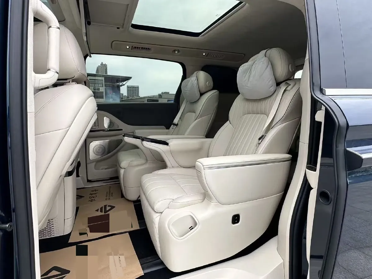 2024 Voyah Dream 1.5T 150HP L4 PHEV 43KWH,autocango,china used car exporter,china ev exporter,chinese used car exporter,chinese used ev exporter