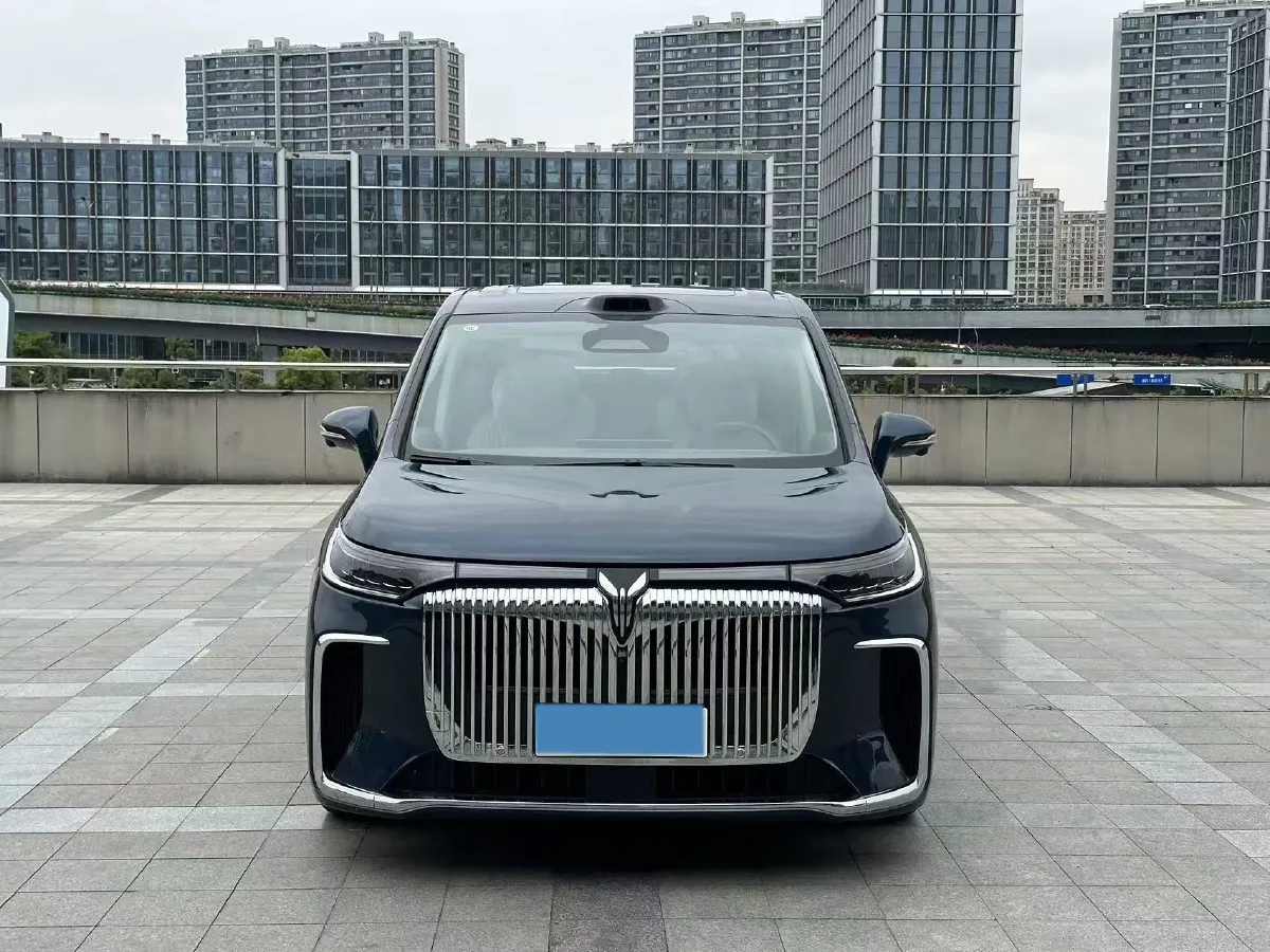 2024 Voyah Dream 1.5T 150HP L4 PHEV 43KWH,autocango,china used car exporter,china ev exporter,chinese used car exporter,chinese used ev exporter