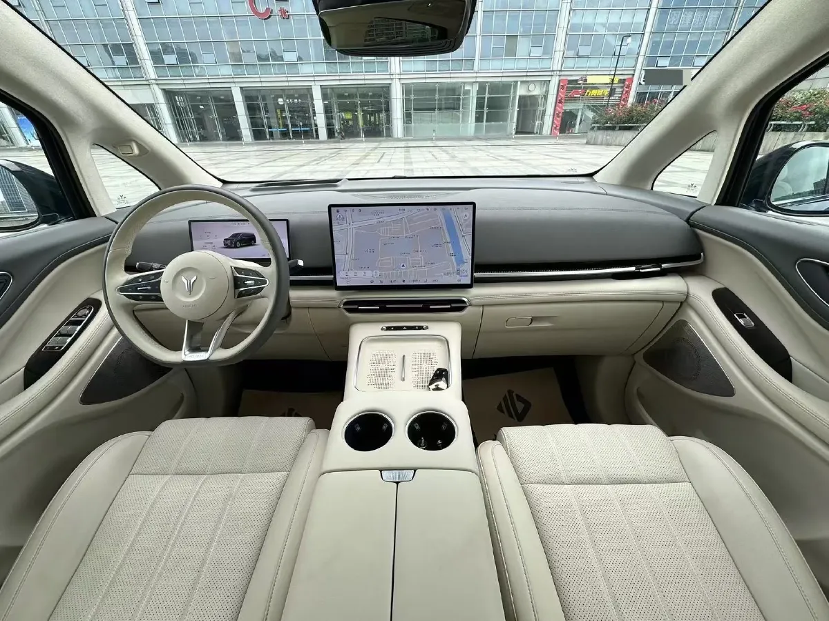 2024 Voyah Dream 1.5T 150HP L4 PHEV 43KWH,autocango,china used car exporter,china ev exporter,chinese used car exporter,chinese used ev exporter