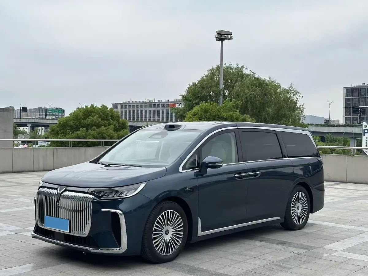 2024 Voyah Dream 1.5T 150HP L4 PHEV 43KWH,autocango,china used car exporter,china ev exporter,chinese used car exporter,chinese used ev exporter