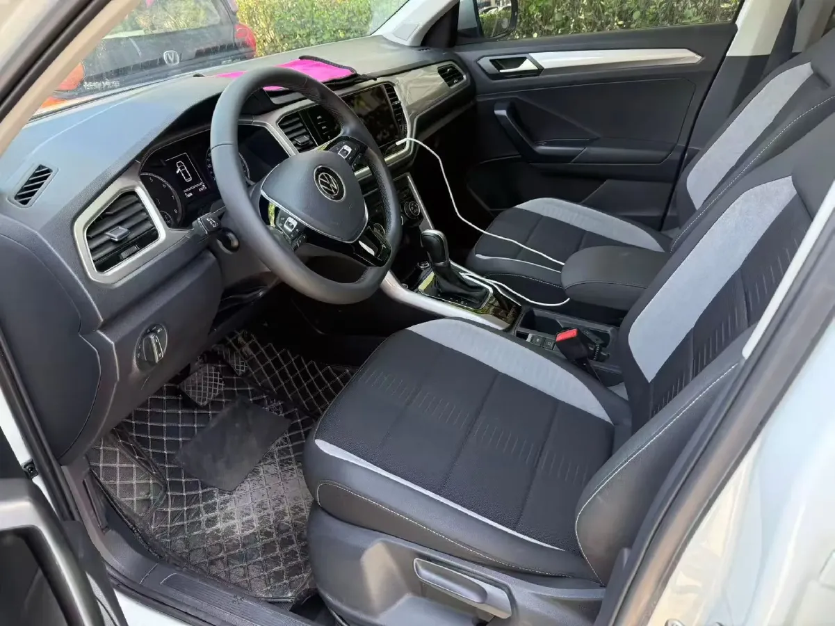 2022 Volkswagen T-Roc 1.4T 150HP L4 7DCT,autocango,china used car exporter,china ev exporter,chinese used car exporter,chinese used ev exporter