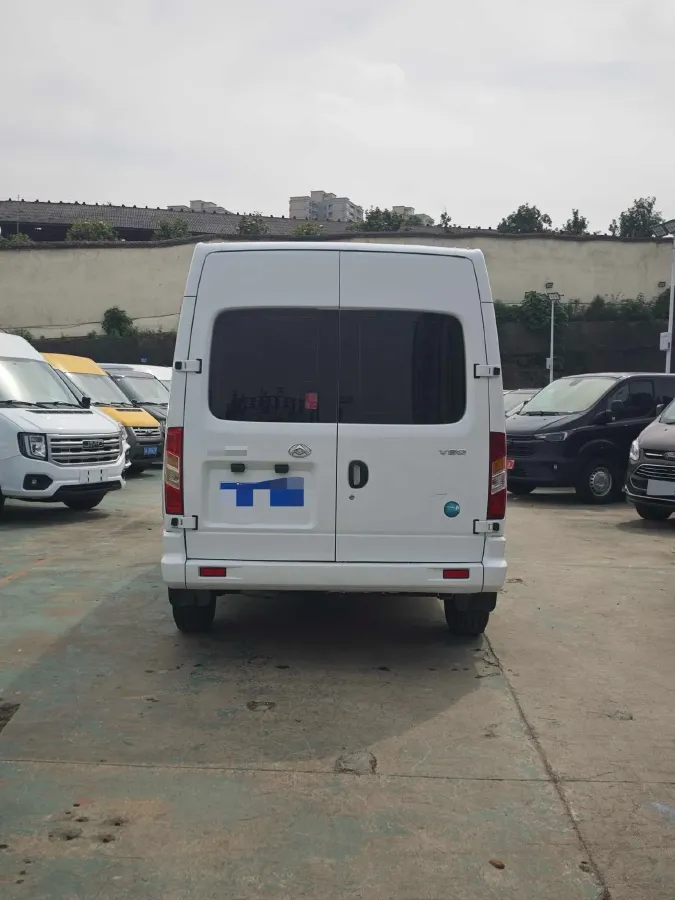 2023 MAXUS XinTu V80 2.0T 127HP L4 6MT,autocango,china used car exporter,china ev exporter,chinese used car exporter,chinese used ev exporter