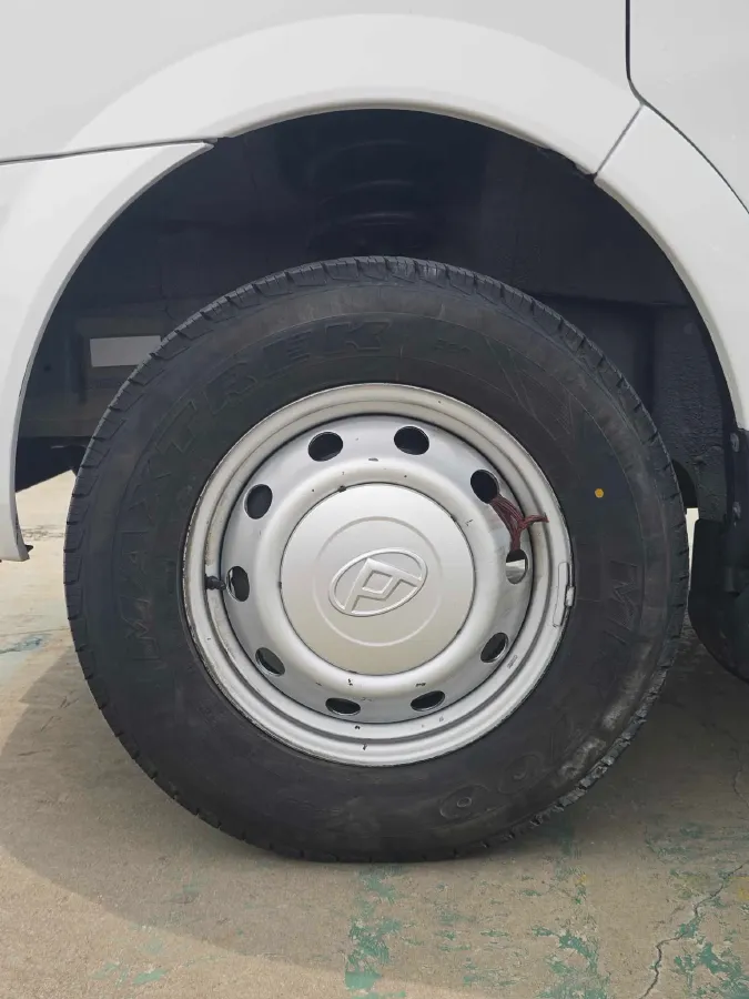 2023 MAXUS XinTu V80 2.0T 127HP L4 6MT,autocango,china used car exporter,china ev exporter,chinese used car exporter,chinese used ev exporter