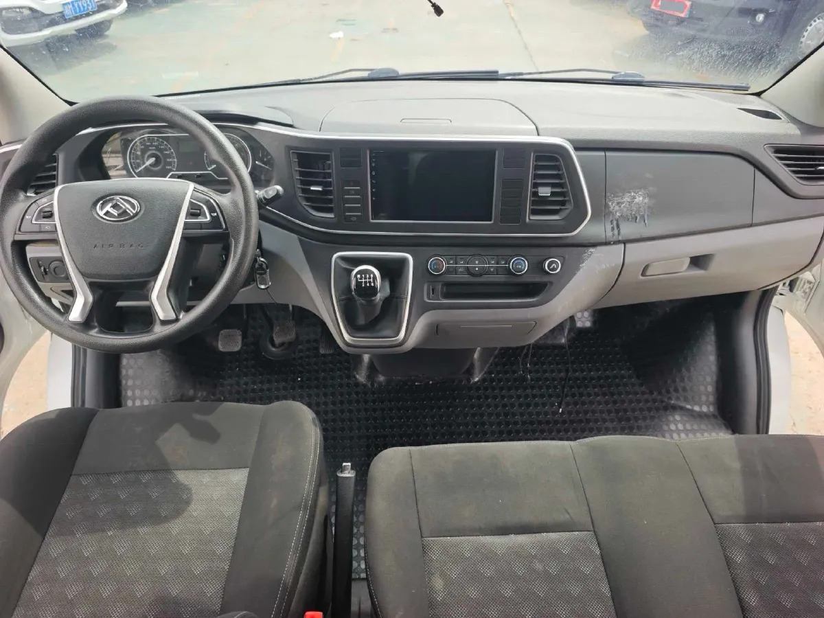 2023 MAXUS XinTu V80 2.0T 127HP L4 6MT,autocango,china used car exporter,china ev exporter,chinese used car exporter,chinese used ev exporter