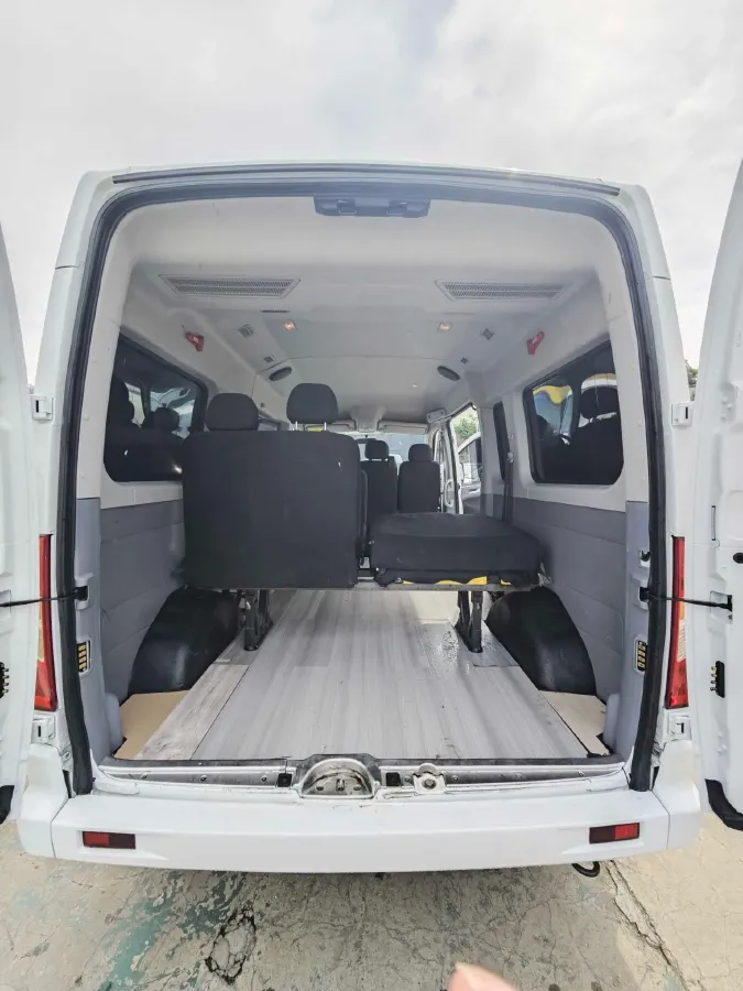 2023 MAXUS XinTu V80 2.0T 127HP L4 6MT,autocango,china used car exporter,china ev exporter,chinese used car exporter,chinese used ev exporter