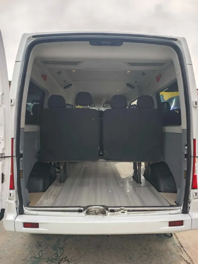 2023 MAXUS XinTu V80 2.0T 127HP L4 6MT,autocango,china used car exporter,china ev exporter,chinese used car exporter,chinese used ev exporter