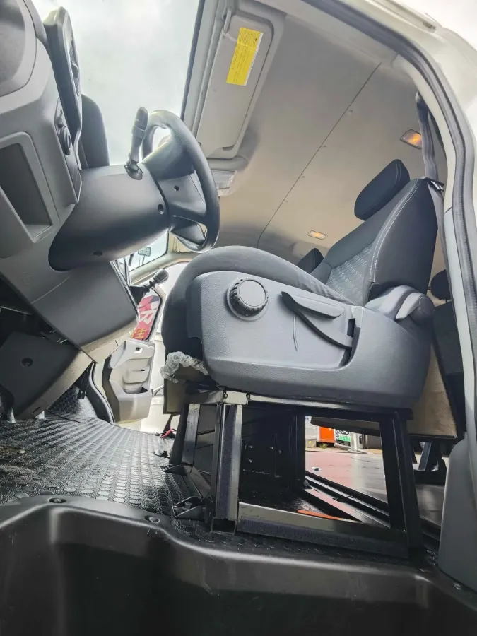 2023 MAXUS XinTu V80 2.0T 127HP L4 6MT,autocango,china used car exporter,china ev exporter,chinese used car exporter,chinese used ev exporter
