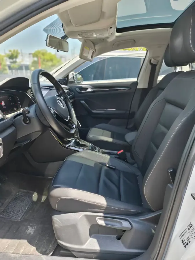 2021 Volkswagen T-Roc 1.4T 150HP L4 7DCT,autocango,china used car exporter,china ev exporter,chinese used car exporter,chinese used ev exporter