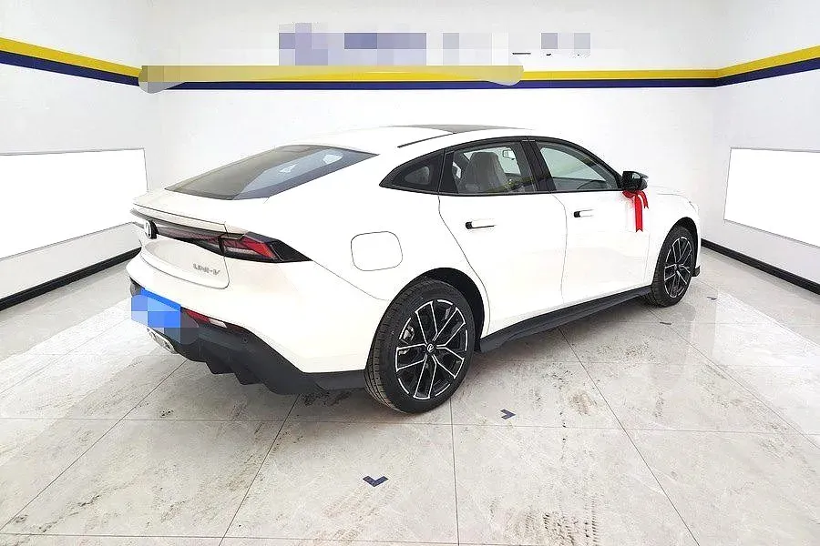 2024 ChangAn UNI-V iDD 1.5L 110HP L4 E-CVT PHEV 18.99KWH,autocango,china used car exporter,china ev exporter,chinese used car exporter,chinese used ev exporter