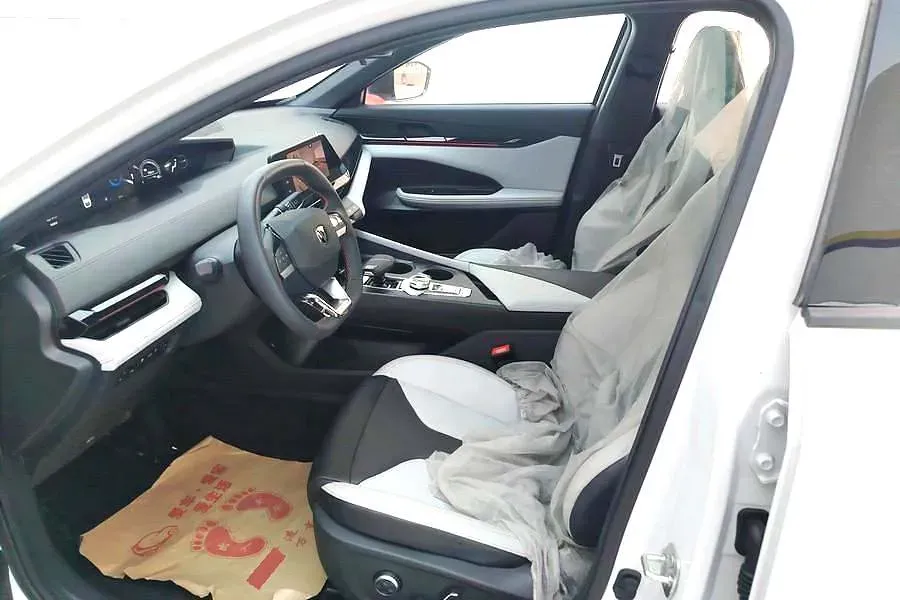 2024 ChangAn UNI-V iDD 1.5L 110HP L4 E-CVT PHEV 18.99KWH,autocango,china used car exporter,china ev exporter,chinese used car exporter,chinese used ev exporter