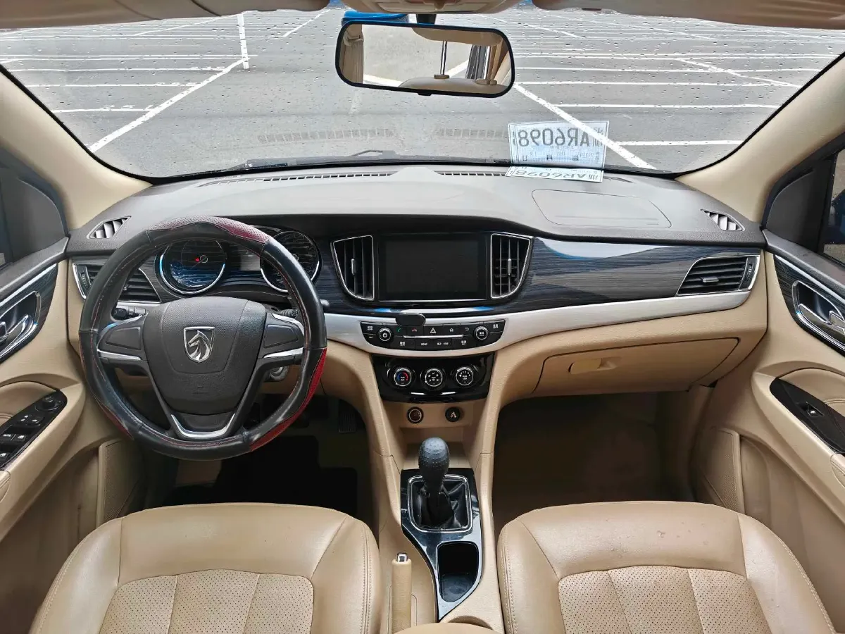 2016 BaoJun 560 1.5T 150HP L4 6MT,autocango,china used car exporter,china ev exporter,chinese used car exporter,chinese used ev exporter
