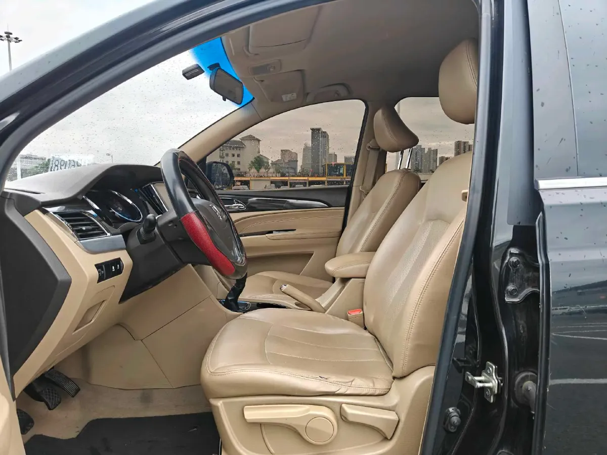 2016 BaoJun 560 1.5T 150HP L4 6MT,autocango,china used car exporter,china ev exporter,chinese used car exporter,chinese used ev exporter